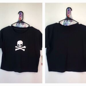 Black Skull and Crossbones Cropped T-Shirt